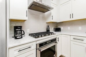 Casa de lujo, no fumadores, Aire acondicionado | Cocina privada | Frigorífico grande, microondas, horno y placa de cocina
