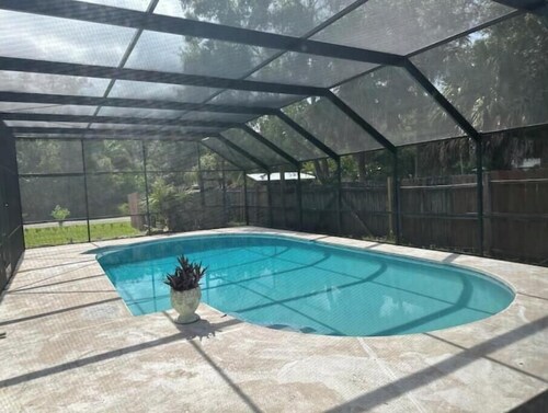 Quiet and cozy lake front home