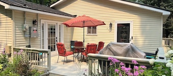 Oak Tree Retreat - Steps away from water fun!