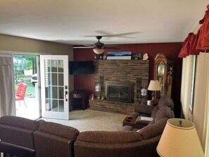 Smart TV, fireplace