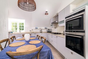 Microwave, stovetop, dishwasher, coffee/tea maker