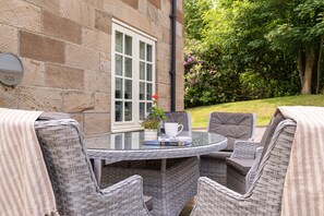 Outdoor dining - Sag Harbour, Sandsend Retreats at Saltmoore - Sag Harbour (Sandsend)