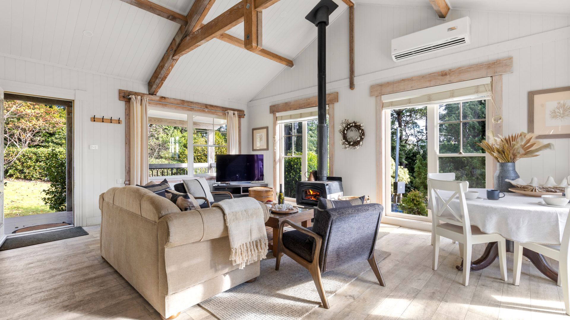 Smart TV, fireplace, table tennis