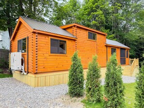 Exterior - SaunaHaus | Log Cabin + Private Sauna by the Brook (Lincoln)