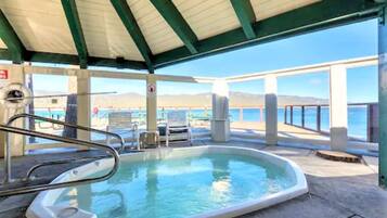 Bồn tắm spa ngoài trời