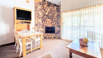 公寓, 1 间卧室, 无烟房, 阳台 | 客房内用餐