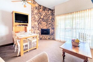 公寓, 1 间卧室, 无烟房, 阳台 | 客房内用餐