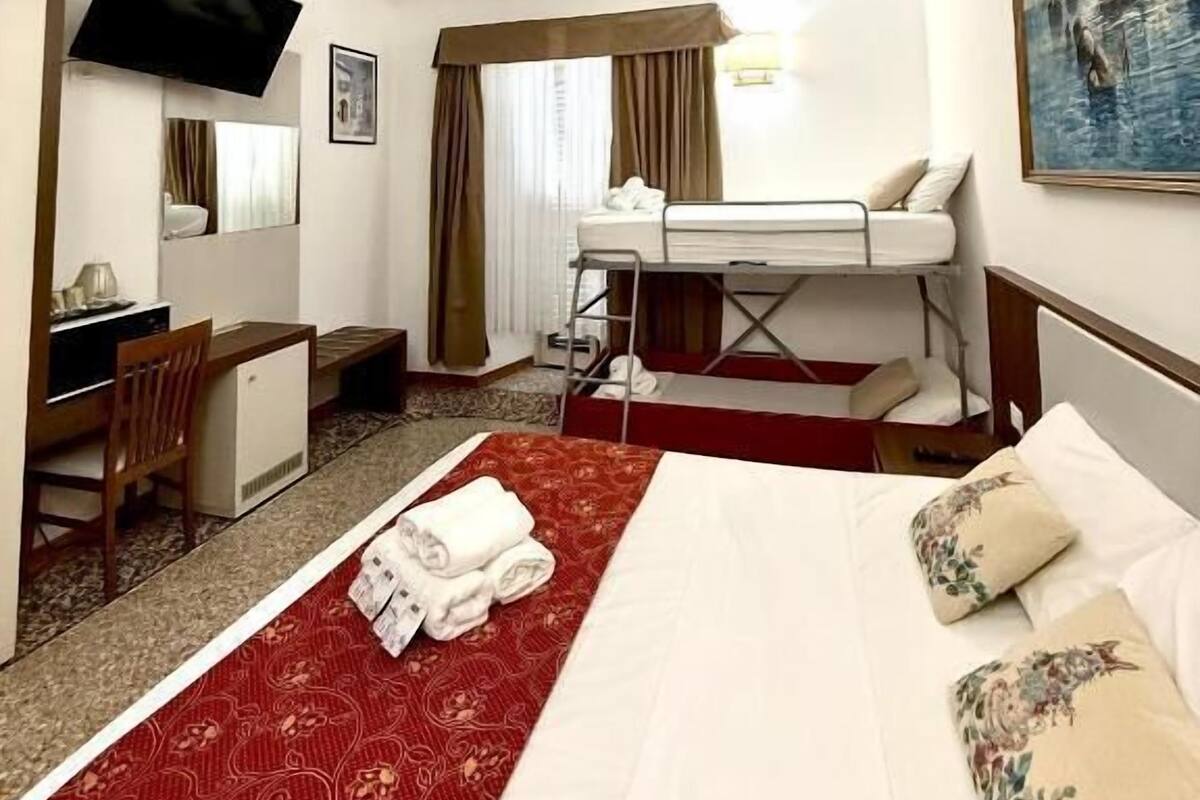 Firemannsrom – standard | Skrivebord, lydisolert, strykejern/-brett og wi-fi (inkludert)