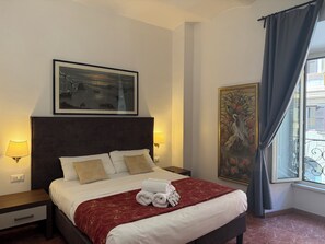 Deluxe Double Room, City View | Soundproofing, iron/ironing board, free WiFi - Grand Gaeta (Rome)