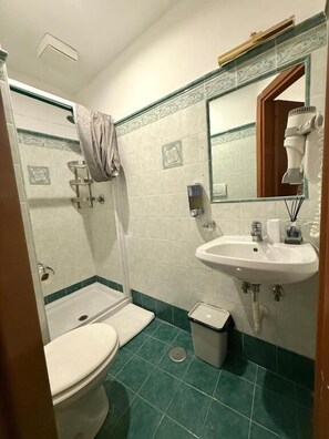 Bathroom - Grand Gaeta  (Rome)