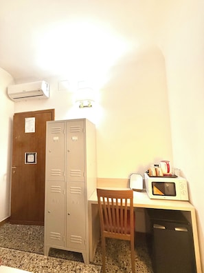 Iron/ironing board, free WiFi