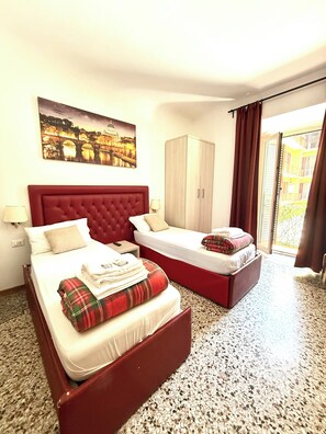 Classic Shared Dormitory, Balcony, Courtyard View | Soundproofing, iron/ironing board, free WiFi - Grand Gaeta (Rome)