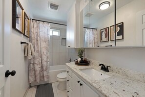 Bidet, towels, soap, toilet paper - Private Zion Stay: Seasonal Pool, Fire-Pit, BBQ Grill, + Red Rock Views (Colorado City)