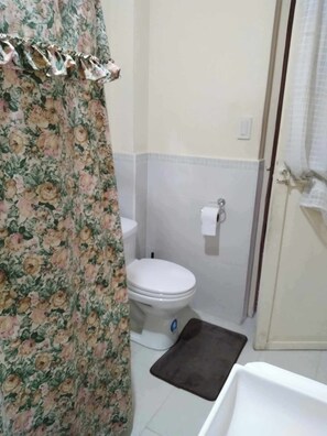 Asciugamani, sapone, carta igienica