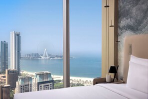 Premium bedding, down duvets, minibar, in-room safe - Ciel Dubai Marina, Vignette Collection by IHG (Dubai)