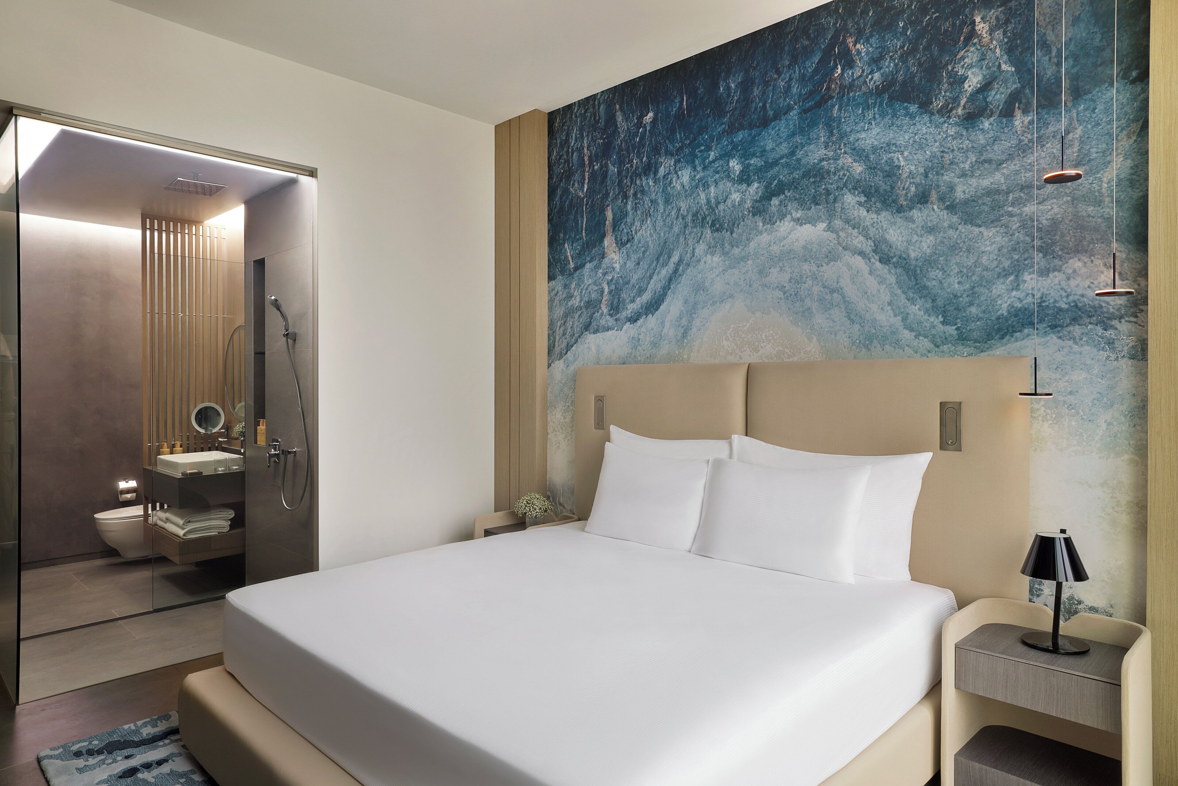 Quarto premium, 1 cama King, acesso ao Club Lounge (High Floor) | Roupas de cama premium, edredons de pluma, frigobar, cofres nos quartos