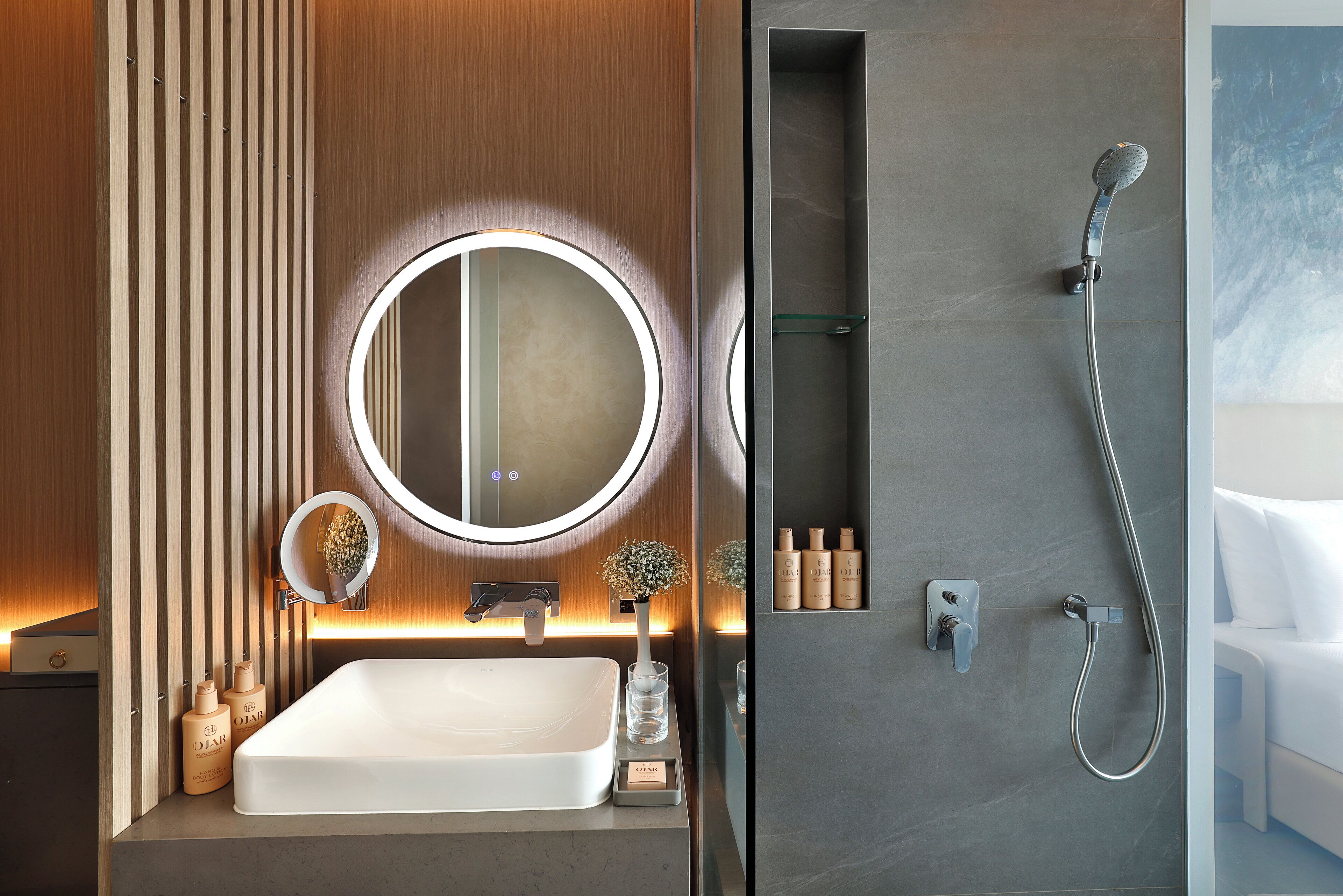 Produtos de toalete grátis, secador de cabelo, roupões de banho 