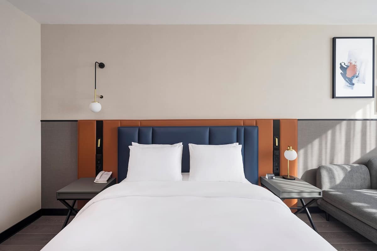 Standard Room | Premium bedding, in-room safe, laptop workspace, blackout curtains