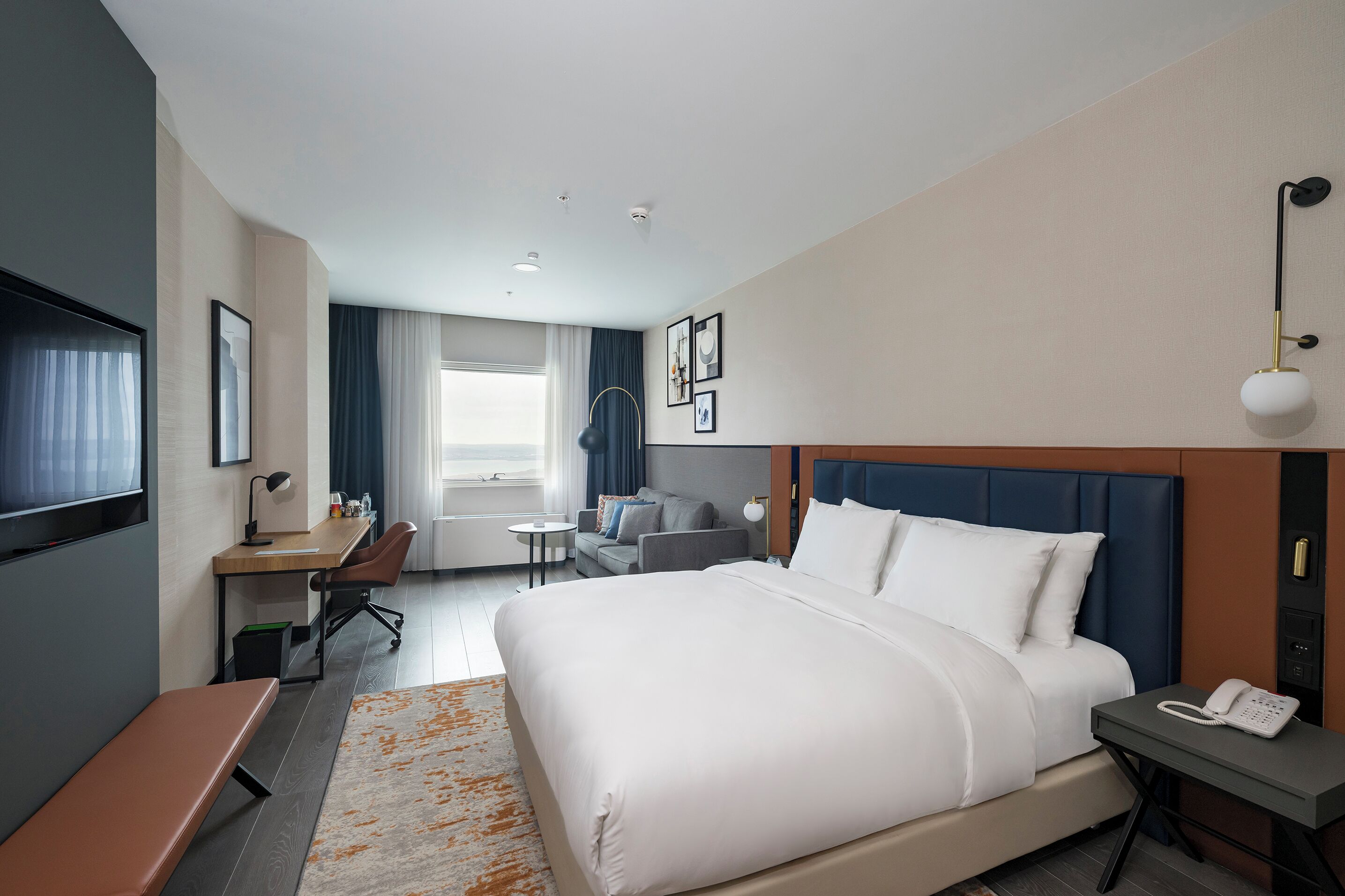 Premium bedding, in-room safe, laptop workspace, blackout curtains