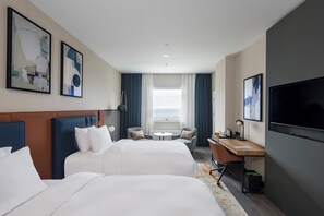 Premium bedding, minibar, in-room safe, desk - Crowne Plaza Istanbul West by IHG (Istanbul)