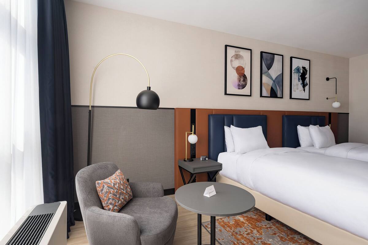 Ropa de cama de alta calidad, minibar, caja fuerte y escritorio