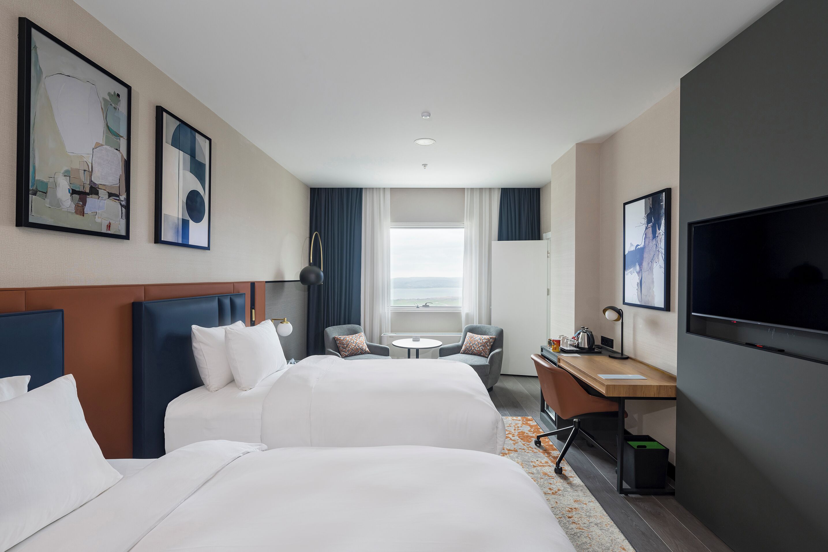 Premium bedding, in-room safe, laptop workspace, blackout curtains