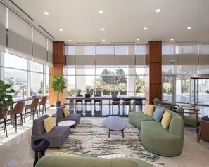 37-inch LCD TV with satellite channels - Crowne Plaza Istanbul West by IHG (Istanbul)