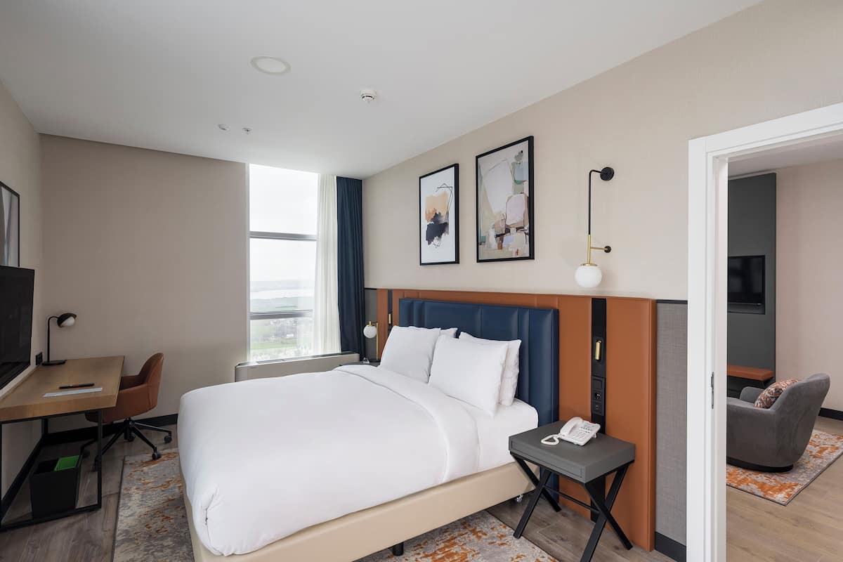 Executive Suite, 1 Bedroom | Premium bedding, in-room safe, laptop workspace, blackout drapes