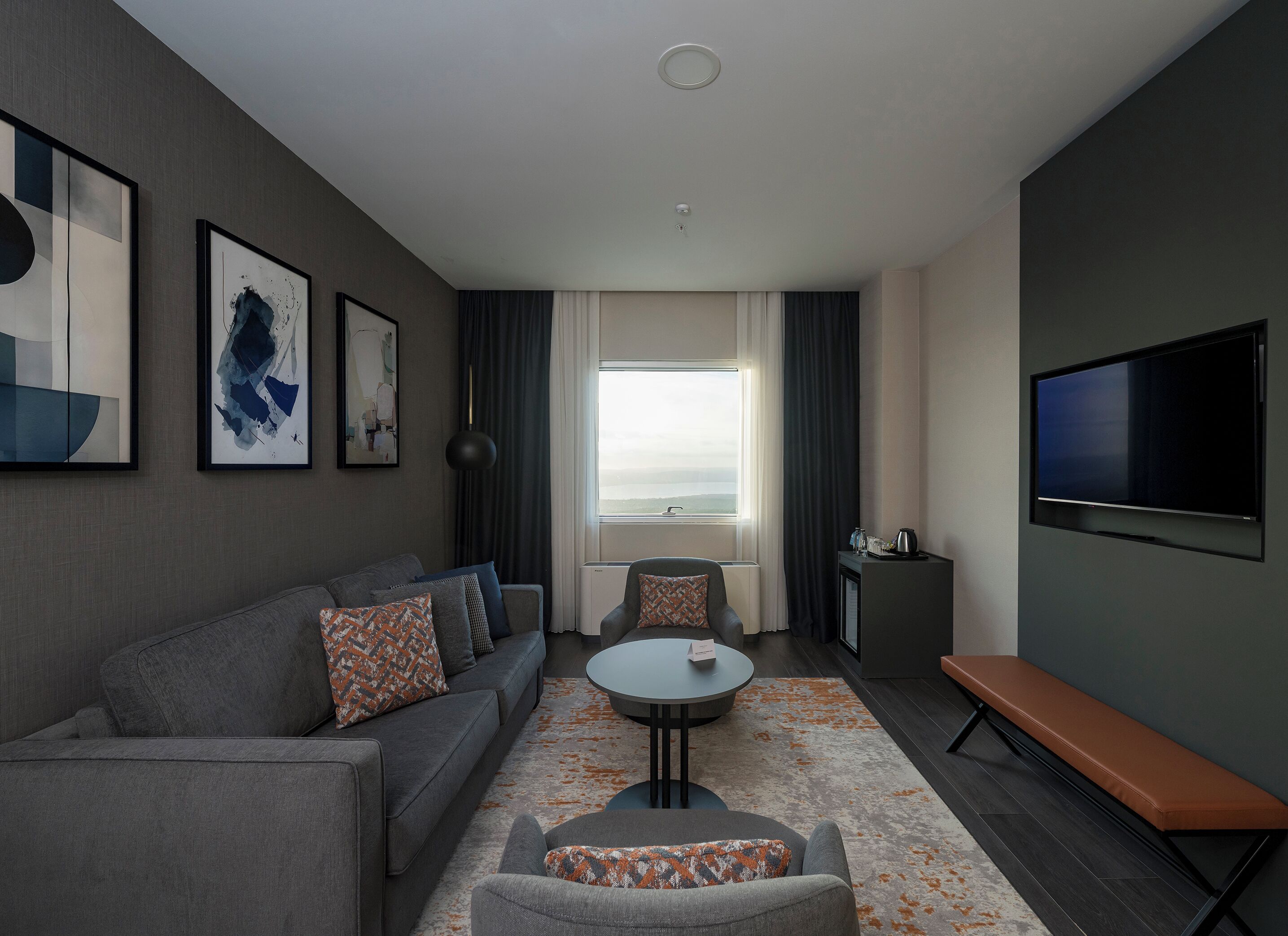 Executive Suite, 1 Bedroom | Premium bedding, in-room safe, laptop workspace, blackout drapes