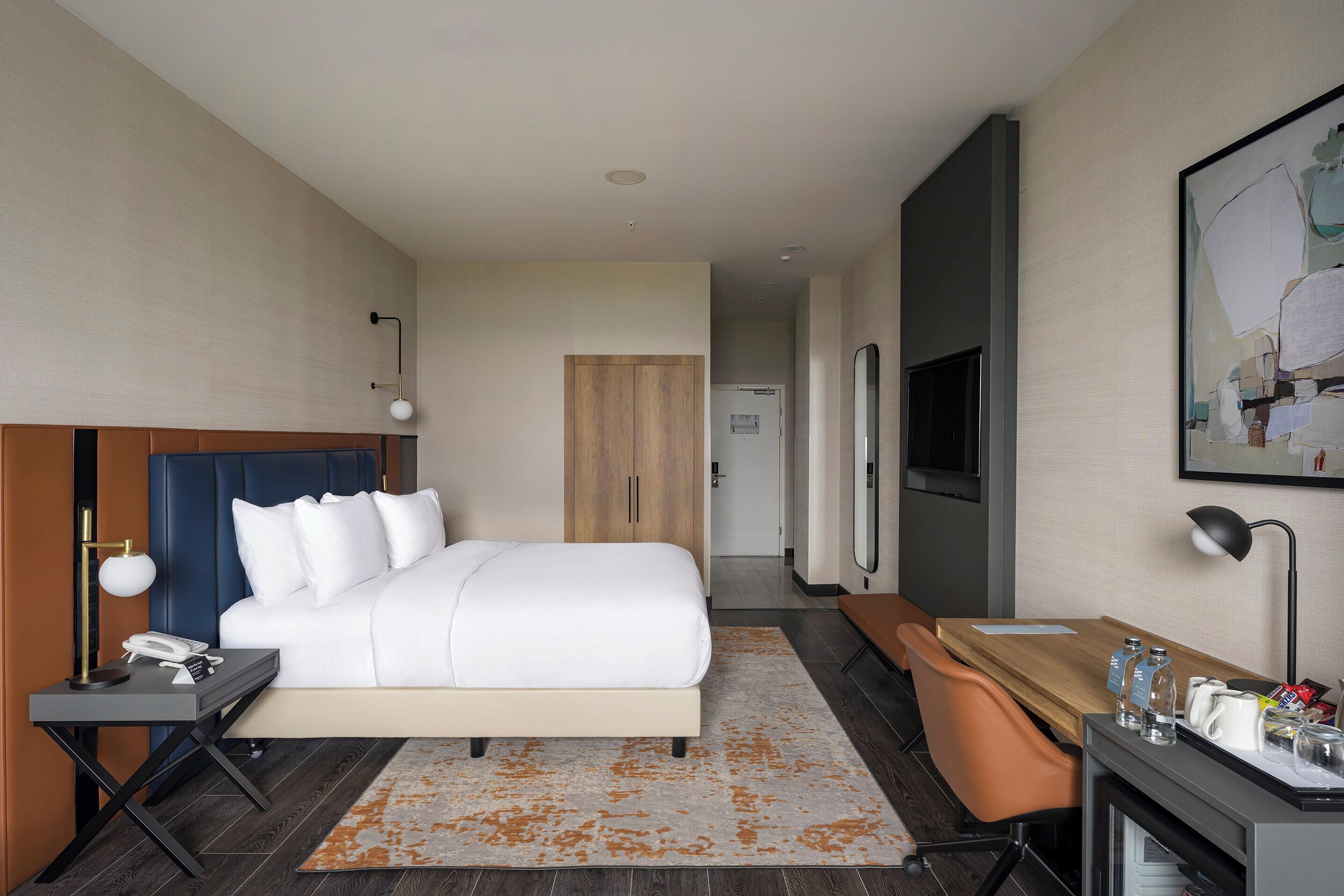 Seprai premium, brankas, dan ruang kerja ramah laptop