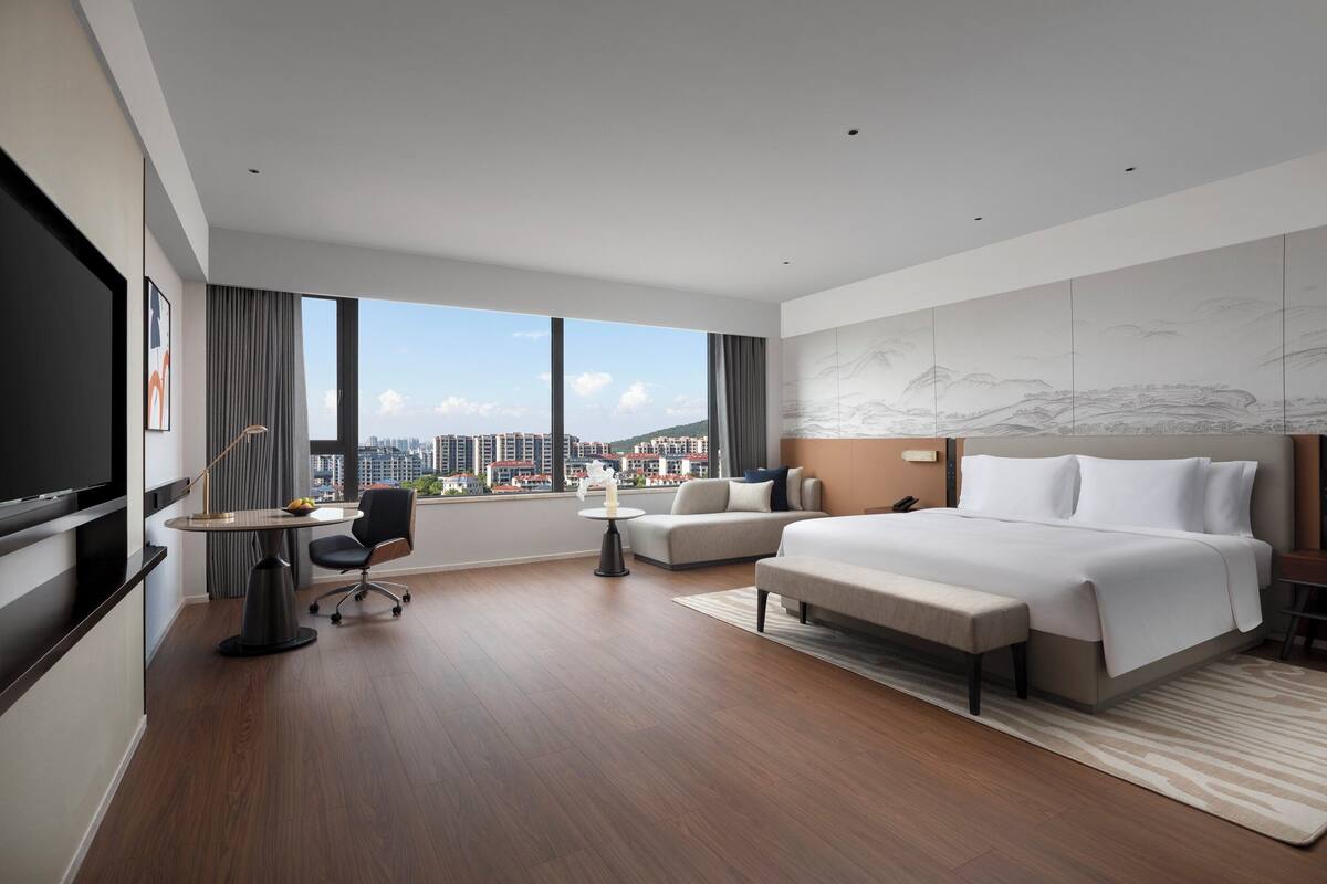 Habitación Premium, 1 cama King size | Ropa de cama de alta calidad, edredón, escritorio y cortinas blackout