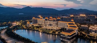 Crowne Plaza Xiangyang Fuchun Lakeside by IHG