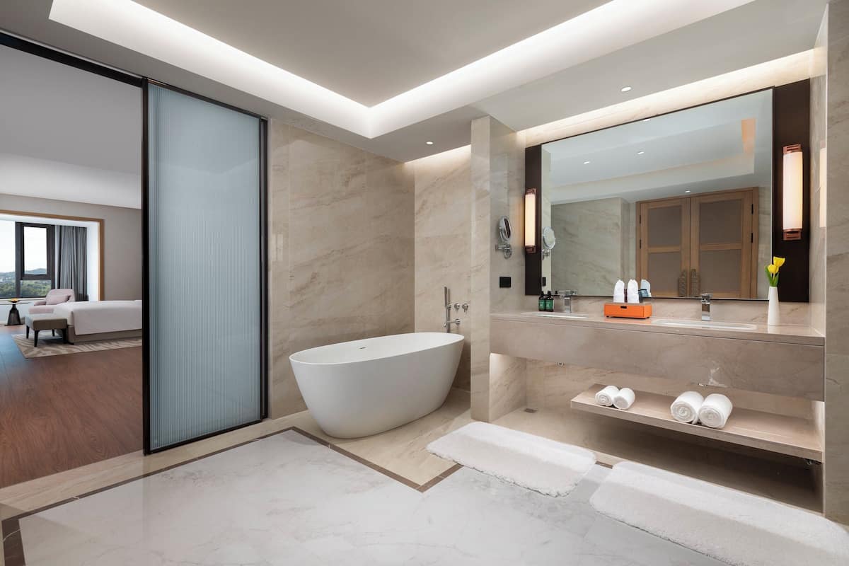 Suite, 1 Bedroom, Lake View