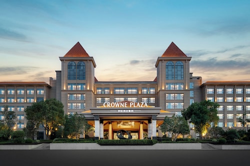 Crowne Plaza Xiangyang Fuchun Lakeside by IHG