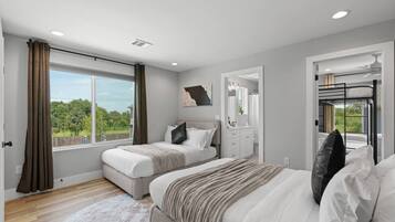 Desk, iron/ironing board, WiFi, bed sheets