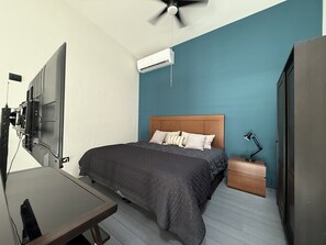 Iron/ironing board, WiFi, bed sheets