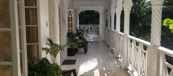 Tremendous building with AC in Negril