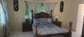 Tremendous building with AC in Negril