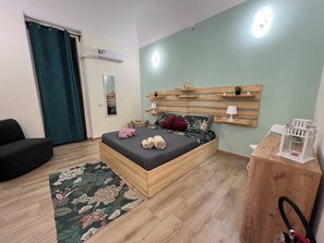 1 soverom, safe på rommet, reiseseng for barn og wi-fi (inkludert)