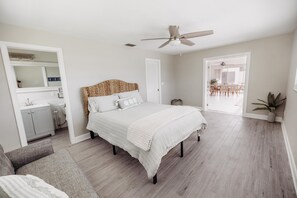 3 bedrooms, iron/ironing board, WiFi, bed sheets