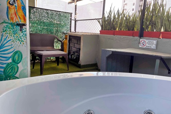 Bain à remous extérieur