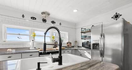 Beach House Close to DE Turf