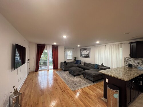 Charming 3-bedroom house in fabulous Newark with parking