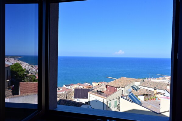 Suite Da Vinci | Desk, free WiFi - PALAZZO FIORENTINI CHARME HOTEL (Cariati)