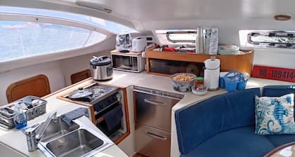 3 bedroom Catamaran Sailboat in delightful Marathon W/AC - Vacation on the move