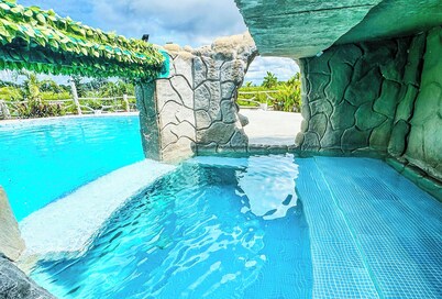 PRIVATE OASIS RESORT: 4BR,2TB, Pool, Videoke,Wifi, Bbq,Venue Hall, Near NagaCity