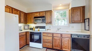 Refrigerador, microondas, horno, placa de cocina