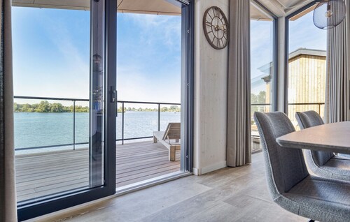 Awesome home in Kerkdriel with WiFi