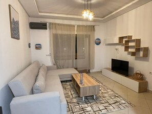 Smart TV - Assilah Beralmar New Flat with Pool+Beach (Asilah)