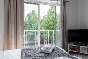 アイロン / アイロン台、WiFi (無料)、ベッドシーツ